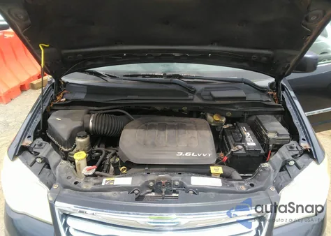 2013 Chrysler Town & Country Touring из США, поврежденный, VIN 2C4RC1BGXDR721386